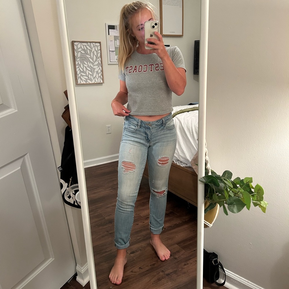 American Eagle light wash ripped jeans